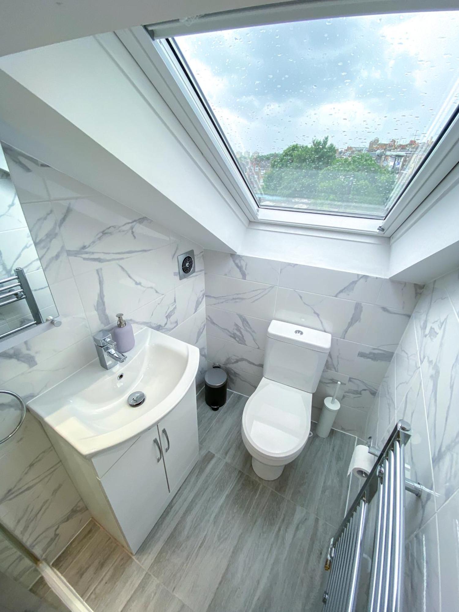 Large 1-Bedroom Flat, 5 Guest, London - F4 Luaran gambar